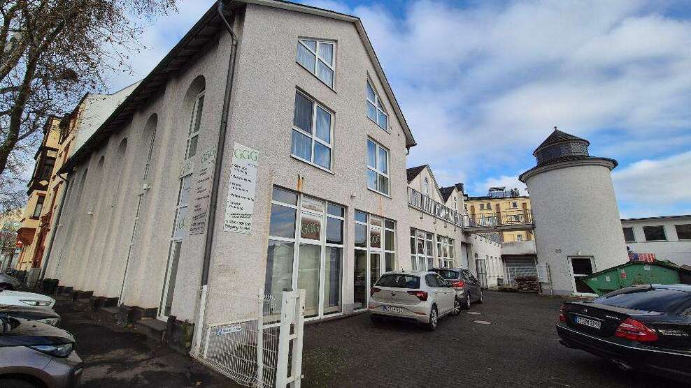Halle in Koblenz 2.750 € 294 m²