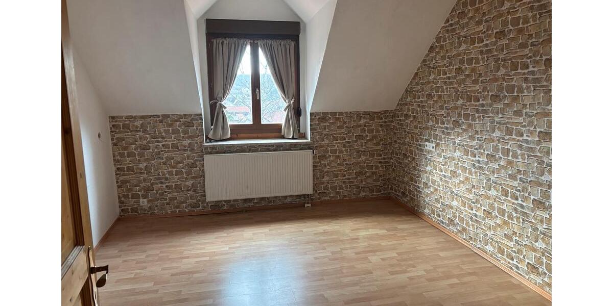 Hochparterre Waldböckelheim - 5 Zimmer, 141 m&sup2;, 1.250&euro; | Angebot:24865602