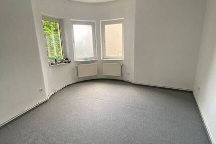 [RESERVIERT] *NEU* RENOVIERTE 4 Zimmer Wohnung im 1.OG mit Balkon in Adolfstraße