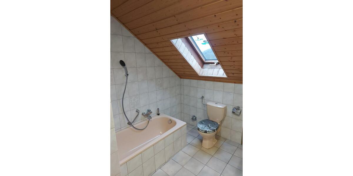 Dachgeschoßwohnung Poppenhausen (Wasserkuppe) - 3 Zimmer, 85 m&sup2;, 750&euro; | Angebot:25752097