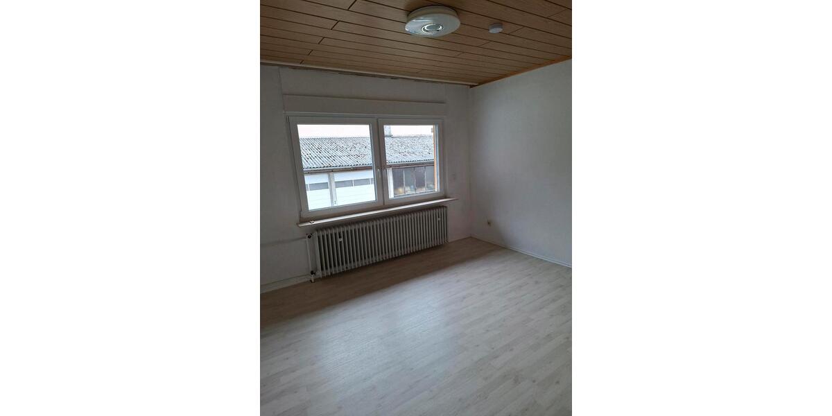 Etagenwohnung Idstein - 4 Zimmer, 100 m&sup2;, 700&euro; | Angebot:26033430