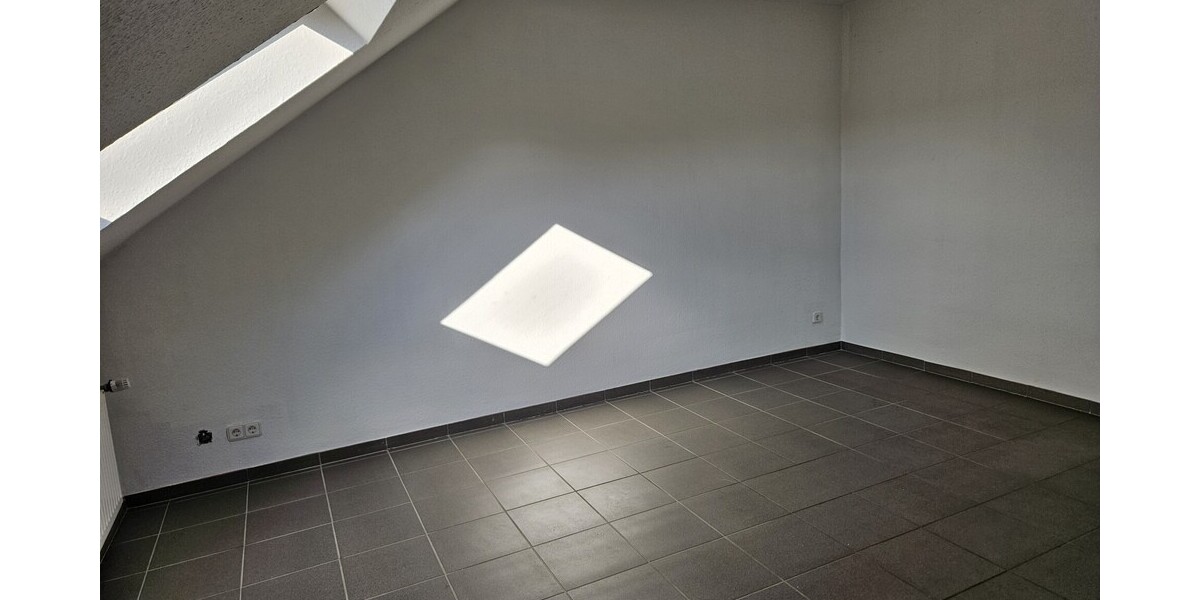 Moderne Dachgeschosswohnung in ruhiger Lage - Dachgeschoßwohnung Königswinter | Angebot:24863857