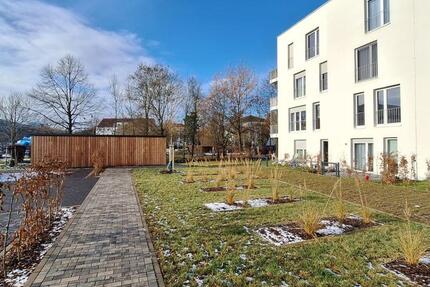 Geschmackvolle Wohnung mit zwei Räumen und Einbauküche in Schönef 1 zimmer