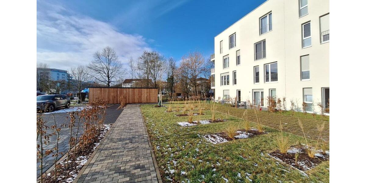 Geschmackvolle Wohnung mit zwei Räumen und Einbauküche in Schönef 1 zimmer