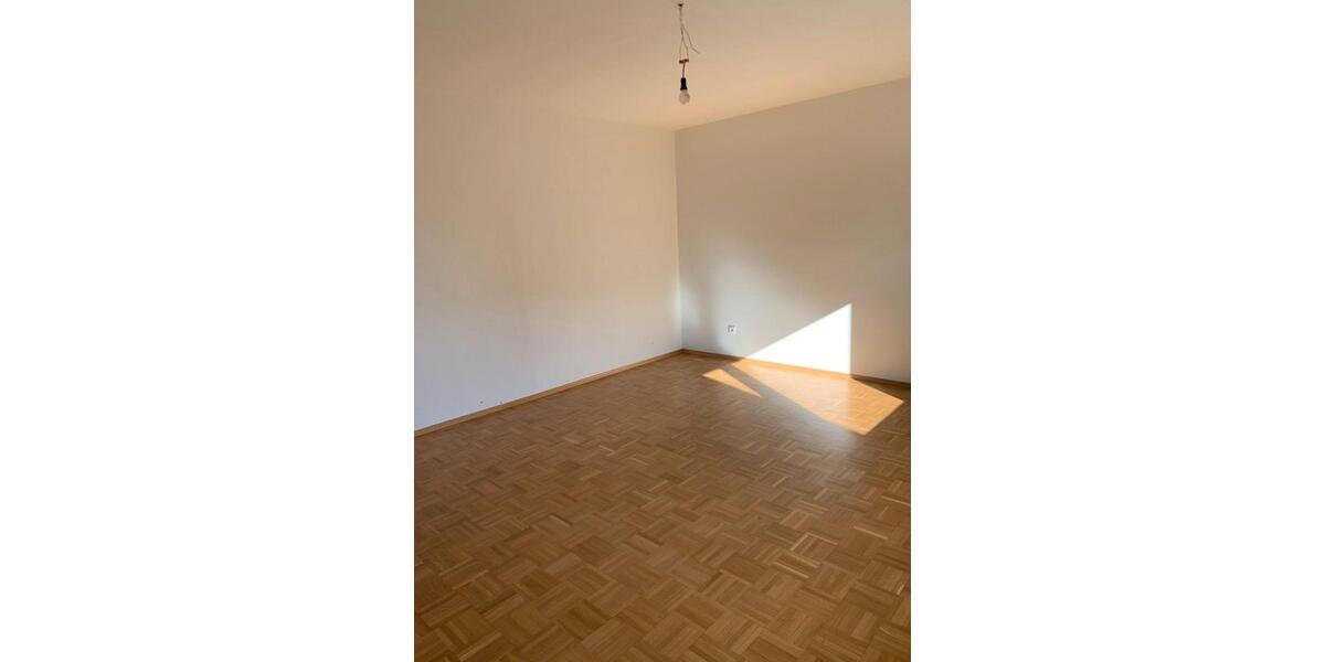Etagenwohnung Teublitz - 7 Zimmer, 215 m&sup2;, 1.400&euro; | Angebot:26183694