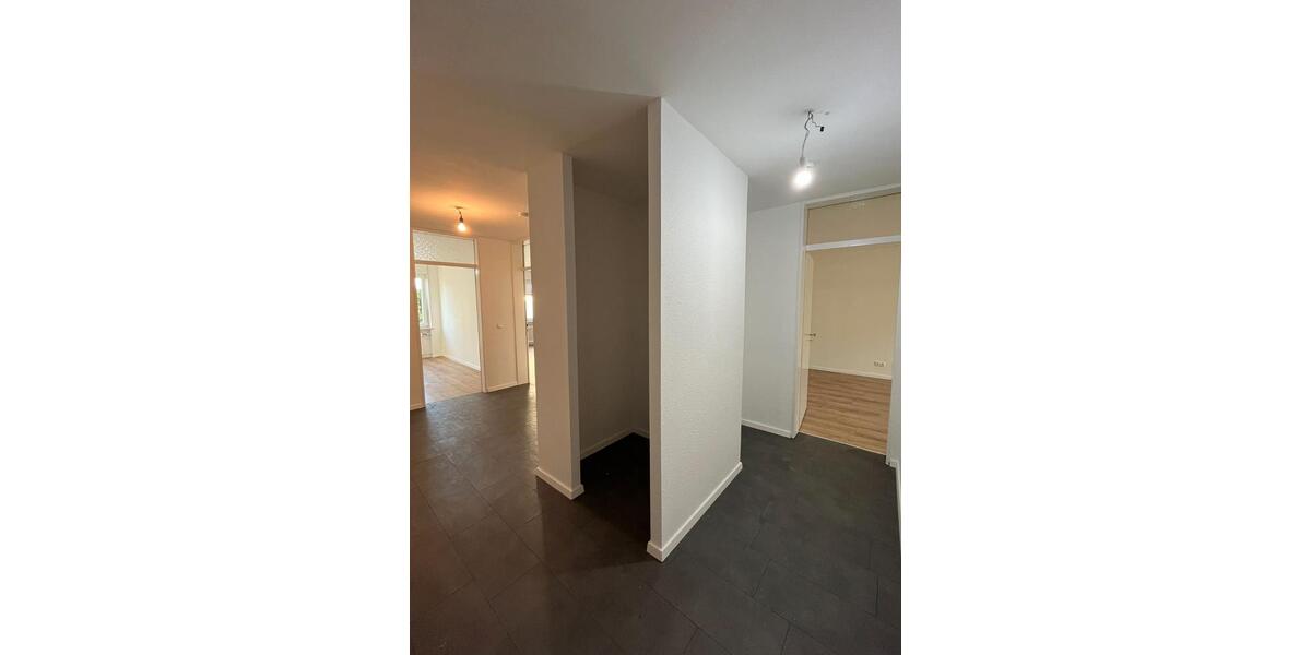 Etagenwohnung Wiesbaden Biebrich - 5 Zimmer, 104 m&sup2;, 1.800&euro; | Angebot:26533073