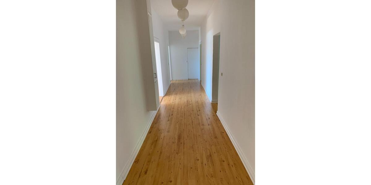 Dachgeschoßwohnung Kiel - 4 Zimmer, 127 m&sup2;, 1.590&euro; | Angebot:25831332