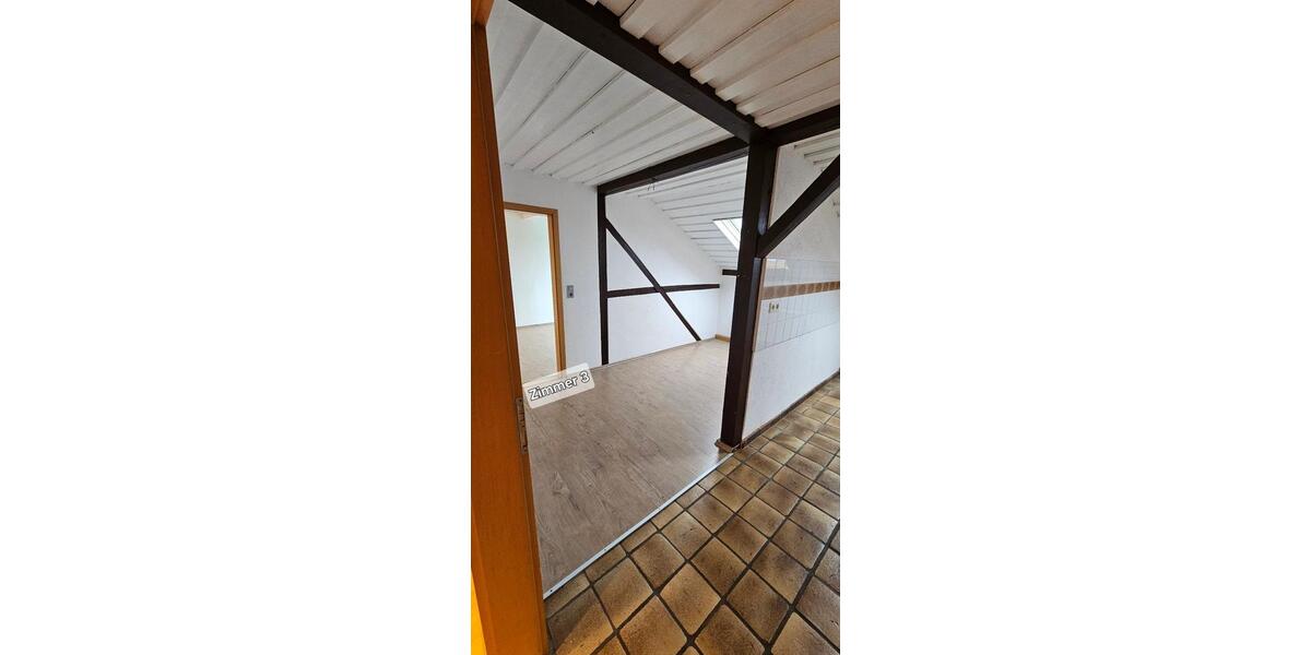 Großzügige 3-Zimmer-Dachgeschosswohnung mit Balkon & Stellplatz 3 zimmer