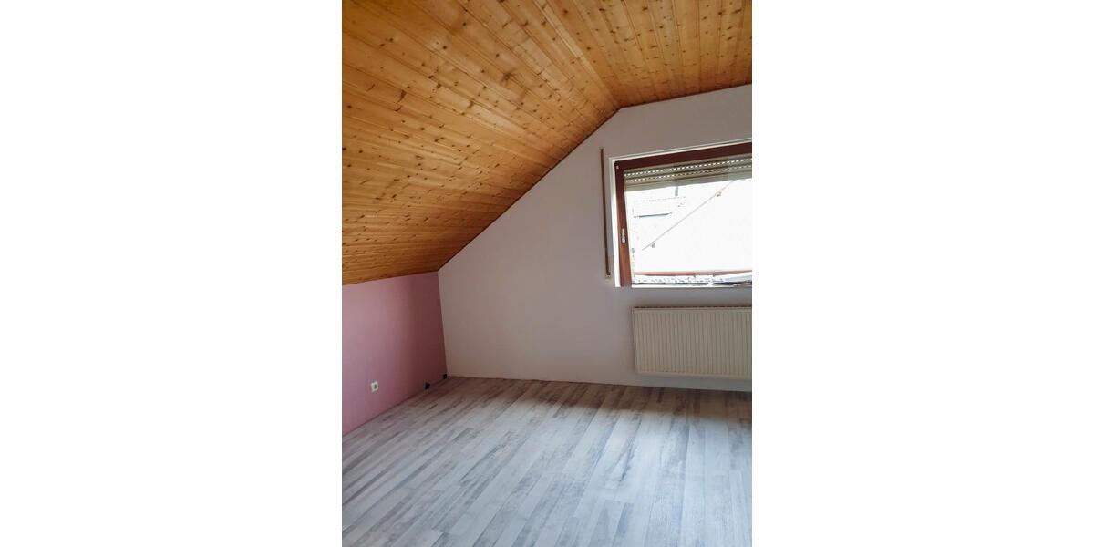 Dachgeschoßwohnung Neuhof - 4 Zimmer, 100 m&sup2;, 850&euro; | Angebot:26023562