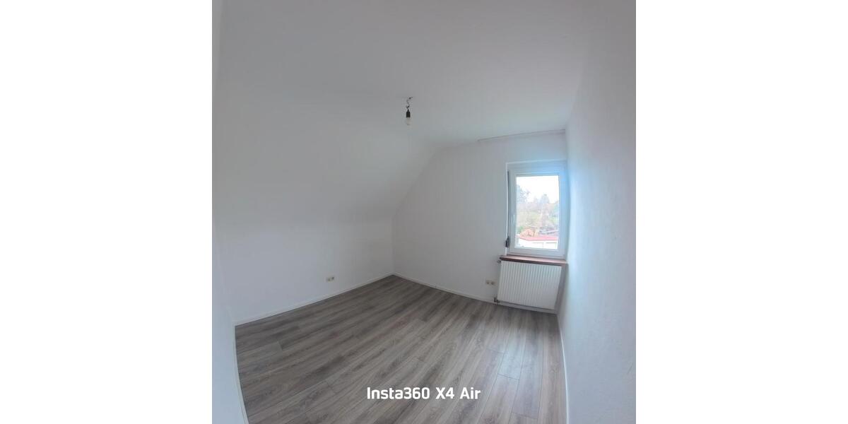 Dachgeschoßwohnung Ellwangen (Jagst) - 4 Zimmer, 80 m&sup2;, 790&euro; | Angebot:26679245
