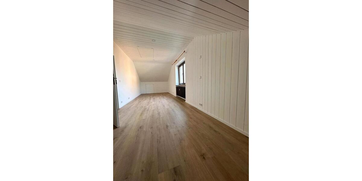 Dachgeschoßwohnung Bad Kissingen - 3 Zimmer, 75 m&sup2;, 900&euro; | Angebot:26327155