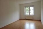 Schöne kleine Wohnung mit Balkon und PKW Stellplatz