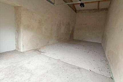 Ebenerdige GarageLagerfläche 30,53 qm mit Freifläche und Stromanschluss zu vermieten zimmer