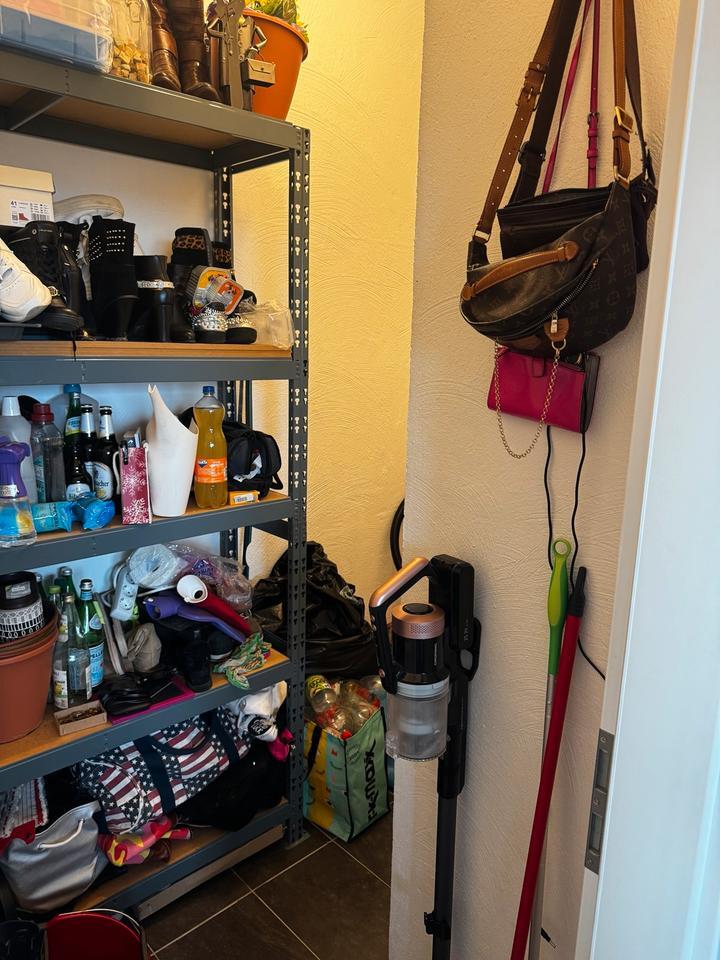 Helle 3 Zimmer Wohnung 87 qmmit EBK und Balkon, Garage und Aufzug