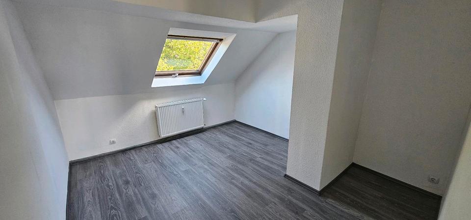 Dachgeschoßwohnung Dortmund Mengede - 3 Zimmer, 80 m&sup2;, 640&euro; | Angebot:26688499