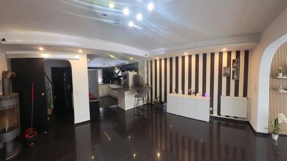 Etagenwohnung Hameln Kernstadt - 4 Zimmer, 150 m&sup2;, 1.300&euro; | Angebot:26555800