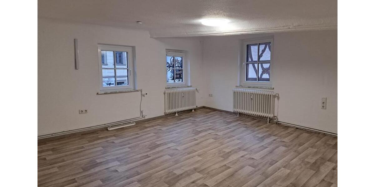 Sehr schöne 5-Zimmer-Altbauwohnung 5 zimmer