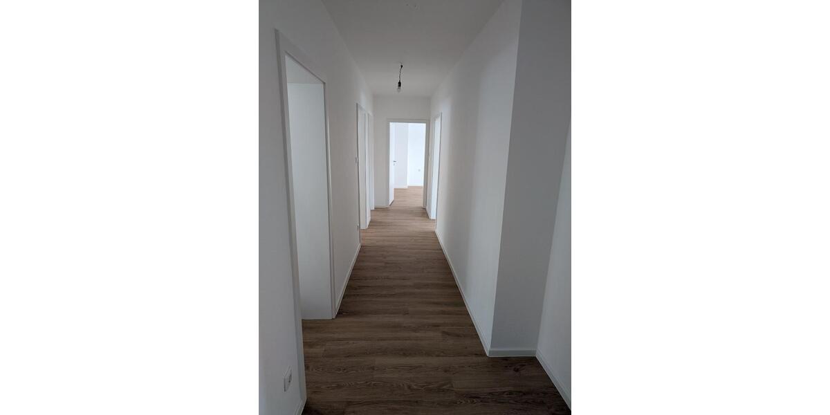 Neu renovierte helle 4-Zimmerwohnung im Erdgeschoss 4 zimmer