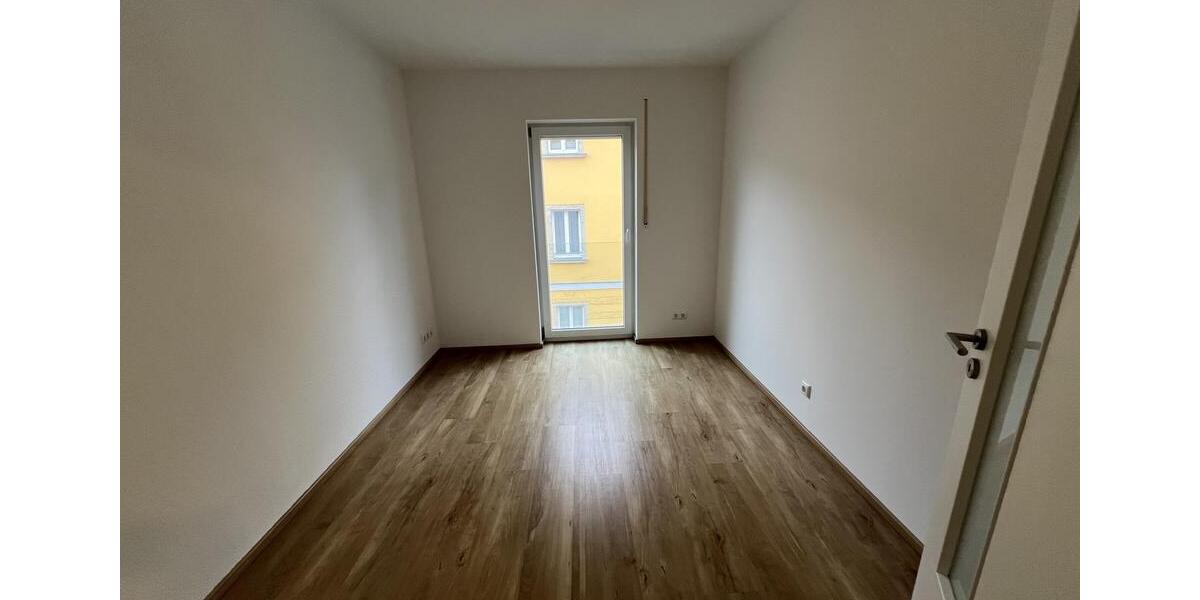 4-Zimmer-Wohnung in Rehau - Balkon - Garage mit direktem Zugang zum TH - Aufzug - Baujahr 2016 4 zimmer