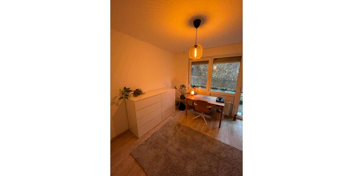 Helles, teilmöbliertes WG-Zimmer in top Lage 1 zimmer