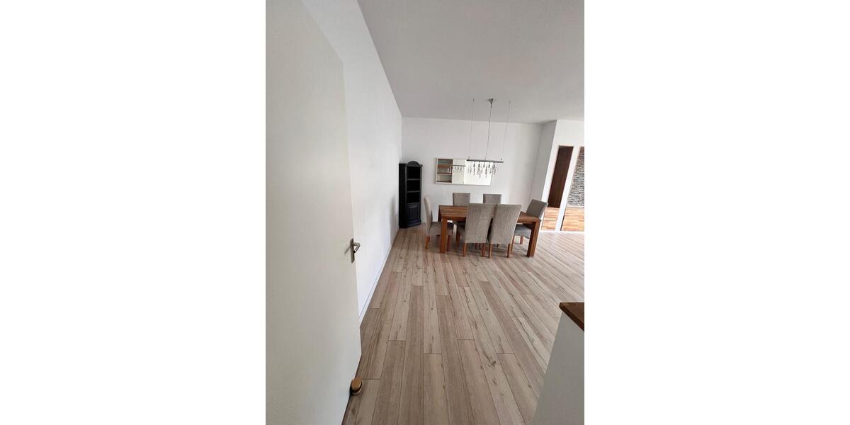 Etagenwohnung Solingen Aufderhöhe - 3 Zimmer, 100 m&sup2;, 1.250&euro; | Angebot:25404214