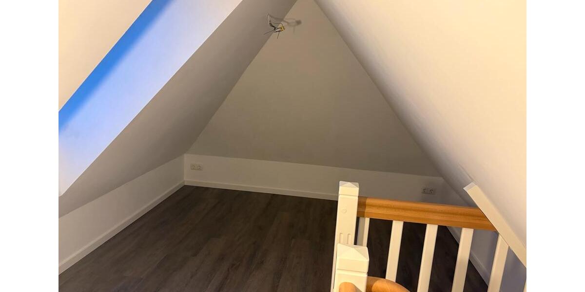 Dachgeschoßwohnung Bremerhaven Geestemünde - 2.5 Zimmer, 50 m&sup2;, 600&euro; | Angebot:25853122