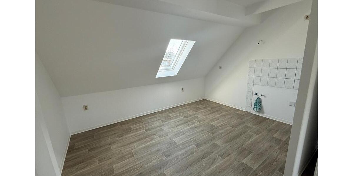 Dachgeschoßwohnung Plauen Altstadt - 2 Zimmer, 41 m&sup2;, 250&euro; | Angebot:25426475