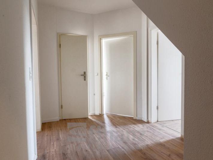 Dachgeschoßwohnung Hohenstein-Ernstthal Ernstthal - 4 Zimmer, 71 m&sup2;, 393&euro; | Angebot:23115353