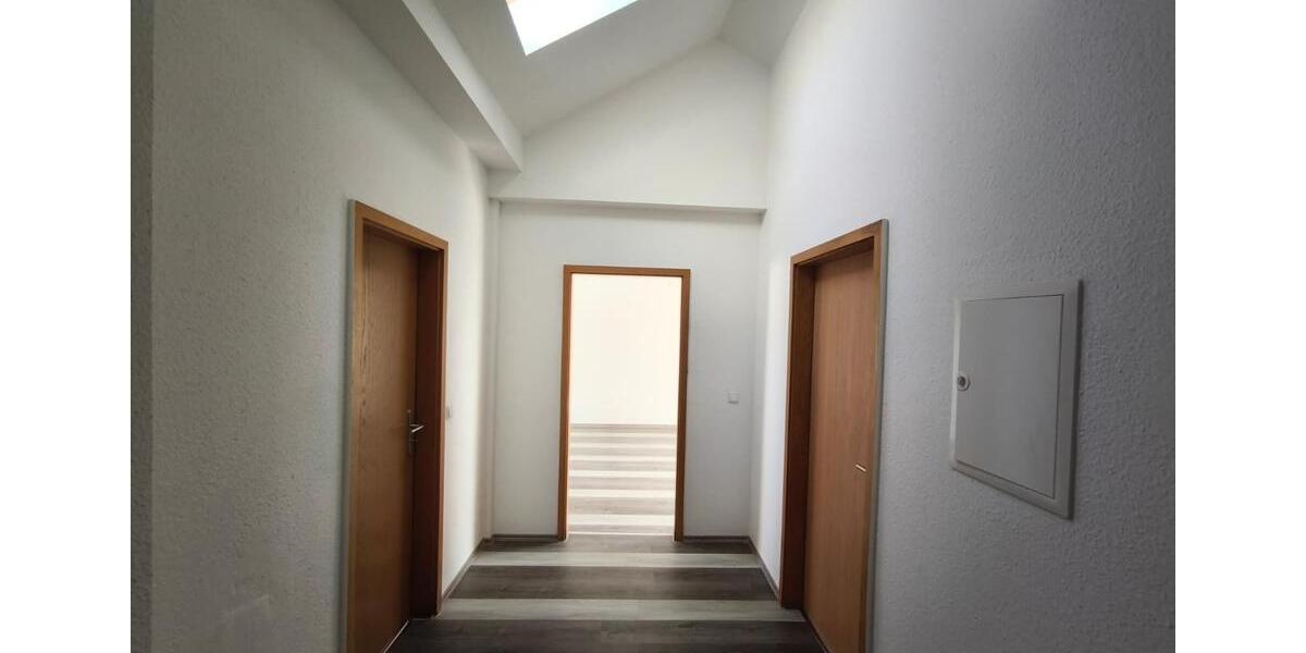 Dachgeschoßwohnung Zwickau - 3 Zimmer, 75 m&sup2;, 500&euro; | Angebot:26705459