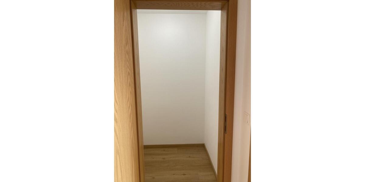 Dachgeschoßwohnung Neustadt an der Waldnaab - 1 Zimmer, 61 m&sup2;, 550&euro; | Angebot:26133090
