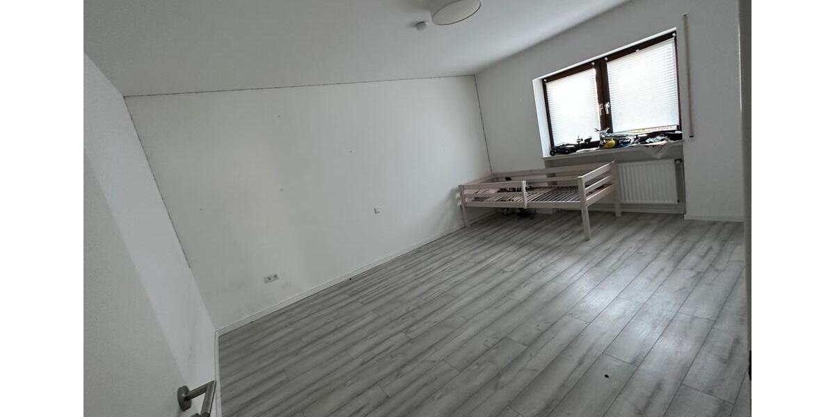Etagenwohnung Baunatal - 5 Zimmer, 145 m&sup2;, 1.400&euro; | Angebot:26644172