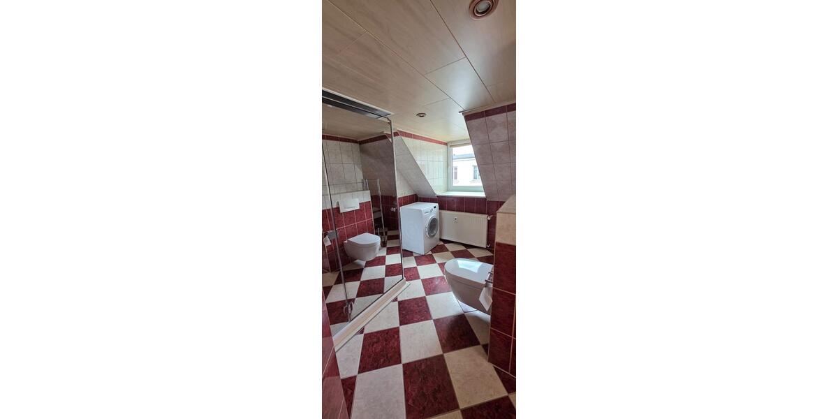 Dachgeschoßwohnung Goldberg - 3 Zimmer, 110 m&sup2;, 925&euro; | Angebot:21324471