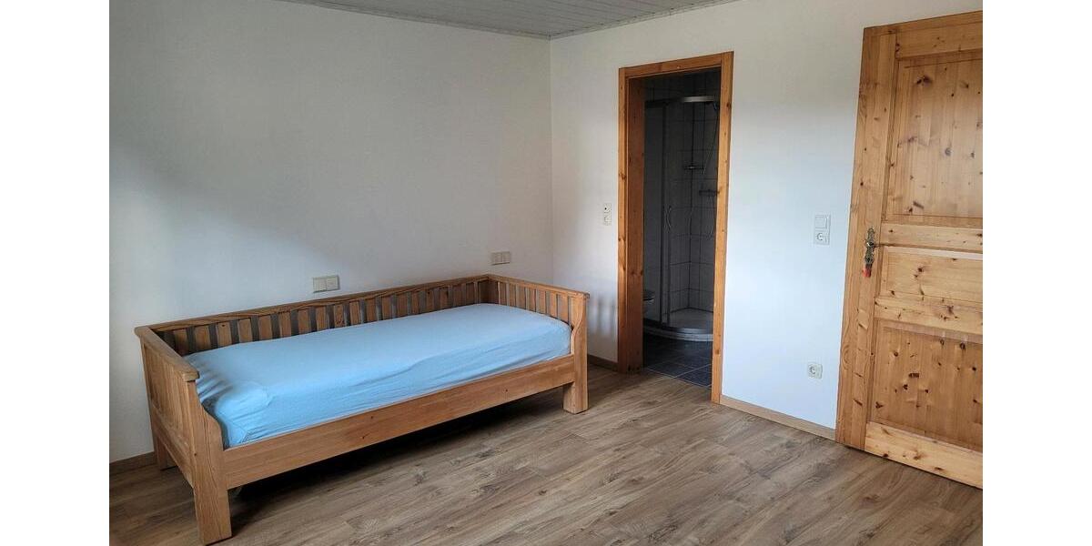 Erdgeschoßwohnung Miltach - 5 Zimmer, 150 m&sup2;, 1.000&euro; | Angebot:25332270