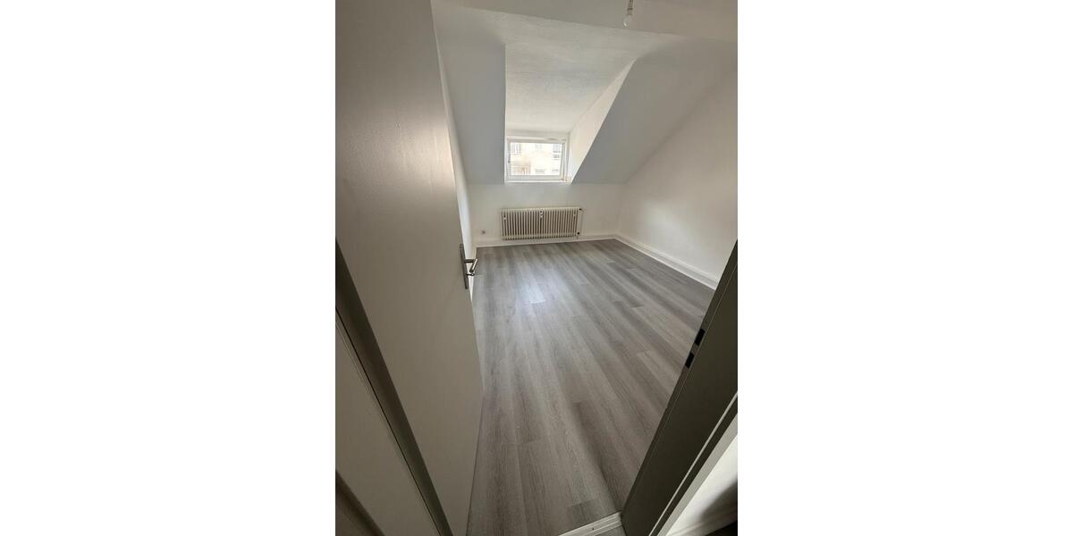 Dachgeschoßwohnung Duisburg Essenberg - 3 Zimmer, 70 m&sup2;, 490&euro; | Angebot:26598026