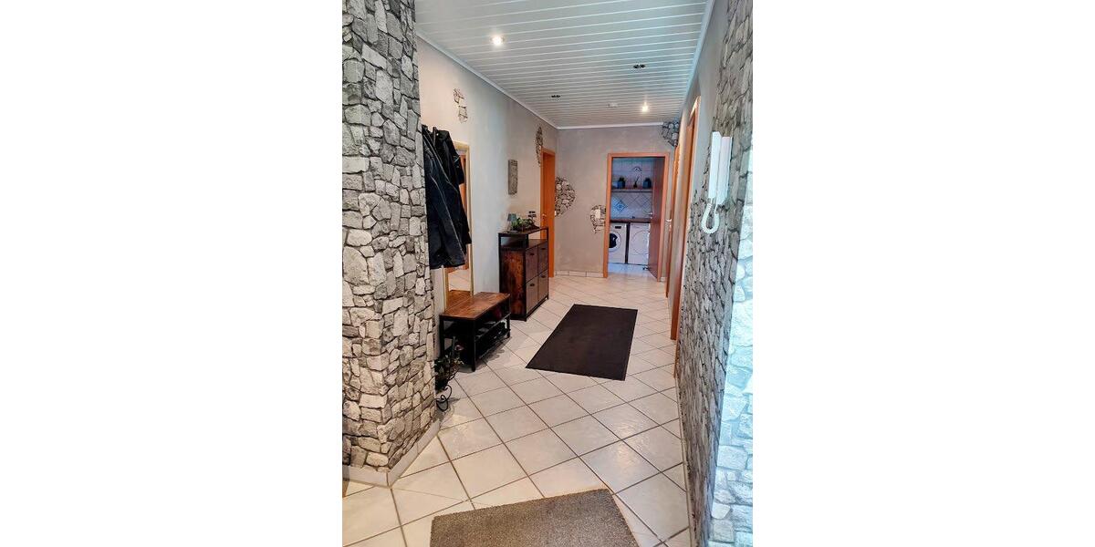 Etagenwohnung Hundsangen - 4 Zimmer, 140 m&sup2;, 1.200&euro; | Angebot:26230359