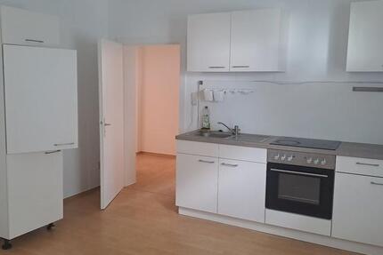2 Zimmer mit Wohnküche und Bad zimmer
