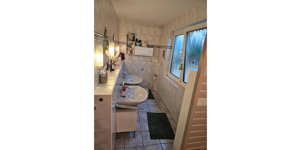 Erdgeschoßwohnung Bielefeld Brackwede - 4 Zimmer, 130 m&sup2;, 1.430&euro; | Angebot:26524868