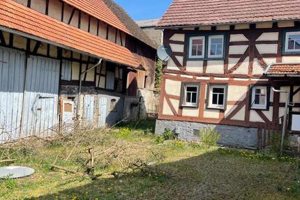 Verwahrloste Hofreite an Selbstsanierer in Mücke zu vermieten. 5 zimmer