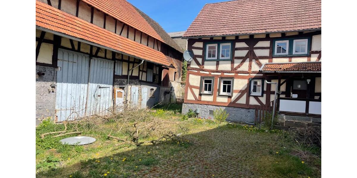 Verwahrloste Hofreite an Selbstsanierer in Mücke zu vermieten. 5 zimmer