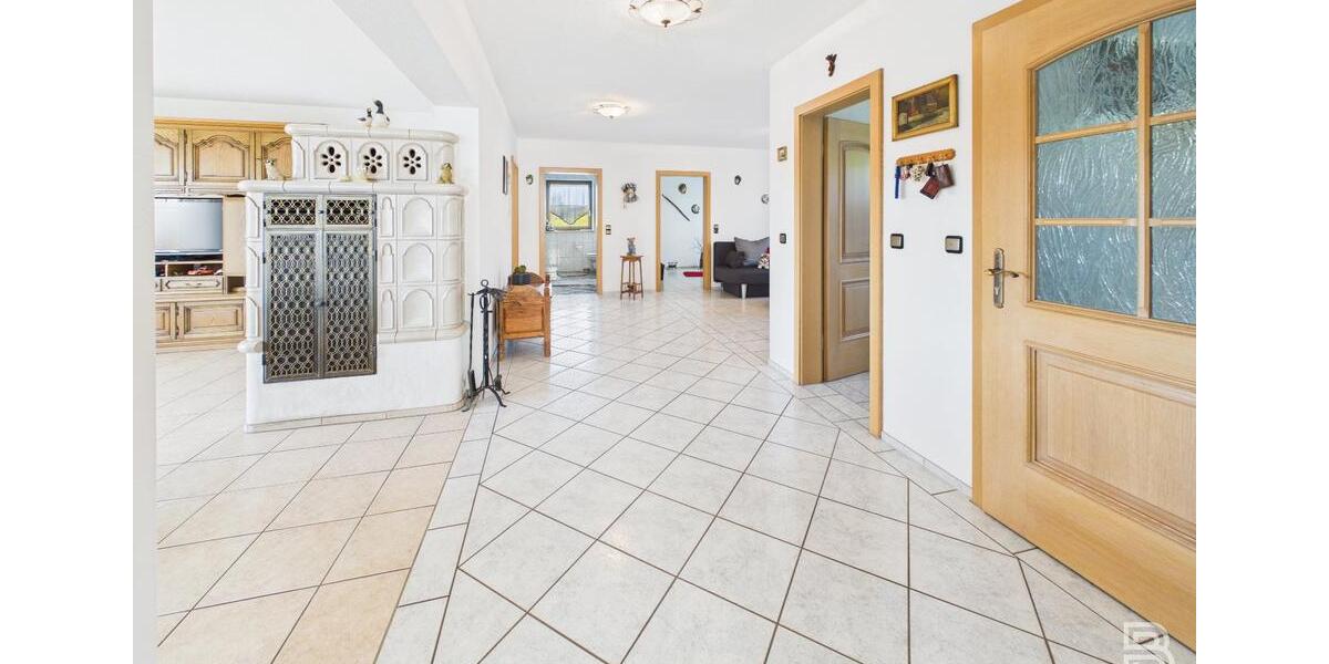 Erdgeschoßwohnung Kelheim - 3 Zimmer, 123 m&sup2;, 1.100&euro; | Angebot:26311579