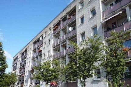 Wohnung zum Mieten in Schwerin 363 € 58.3 m² 3 zimmer
