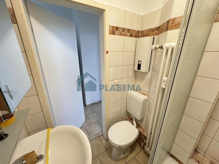 Frisch in Renovierung -> 2-Zimmer-Wohnung mit neuer Einbauküche in zentraler Innenstadtlage zimmer