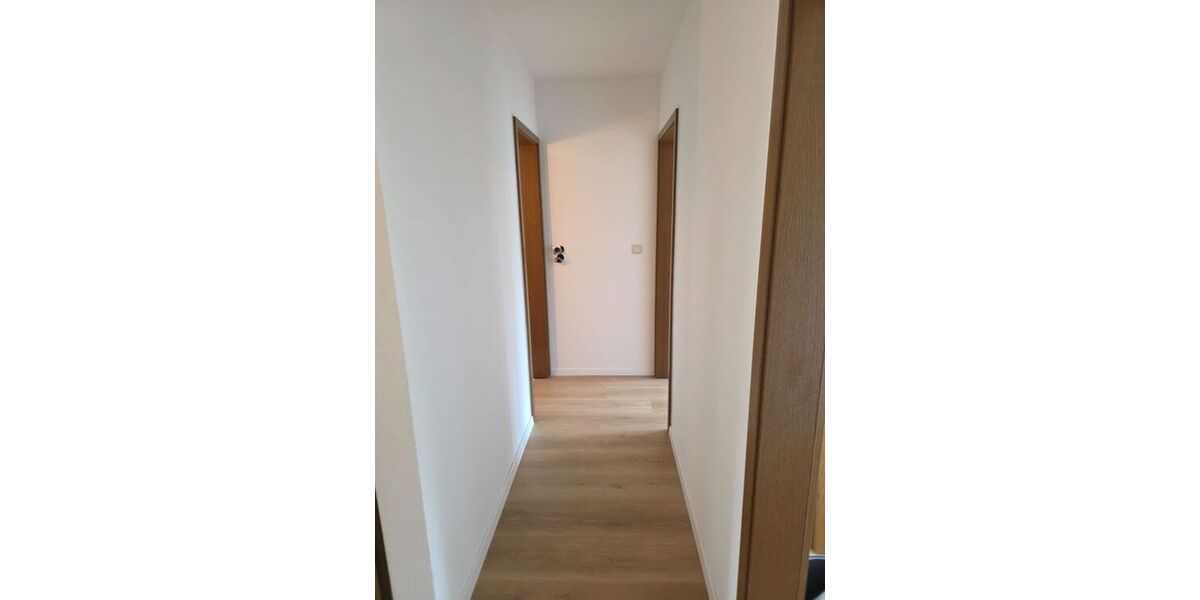 Renovierte 2,5 Zimer-Wohnung mit Aufzug, Balkonkraftwerk, Video-Sprechanlage, Garage (Warmmiete: 1.040 + 100 Garage) - Etagenwohnung Duisburg Meiderich | Angebot:27261102