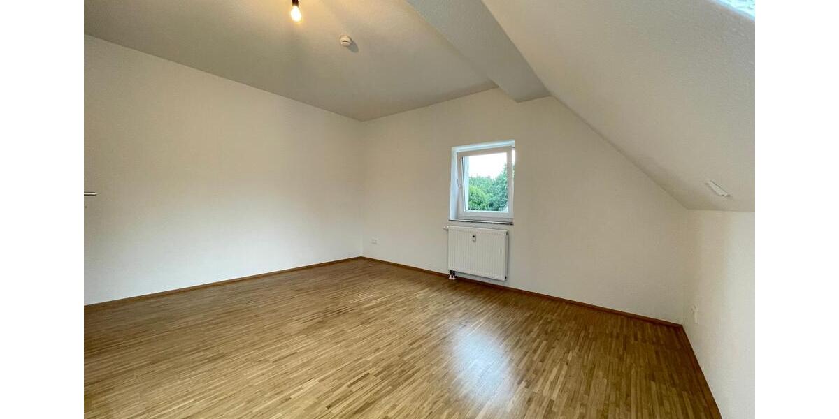 Dachgeschoßwohnung Essen Stadtbezirk IV - 3 Zimmer, 69 m&sup2;, 721&euro; | Angebot:25230747