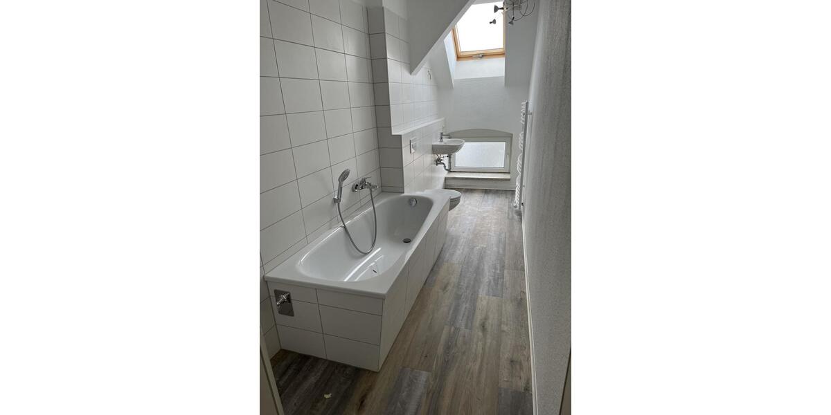 Dachgeschoßwohnung Aschersleben - 3 Zimmer, 92 m&sup2;, 311&euro; | Angebot:26087095