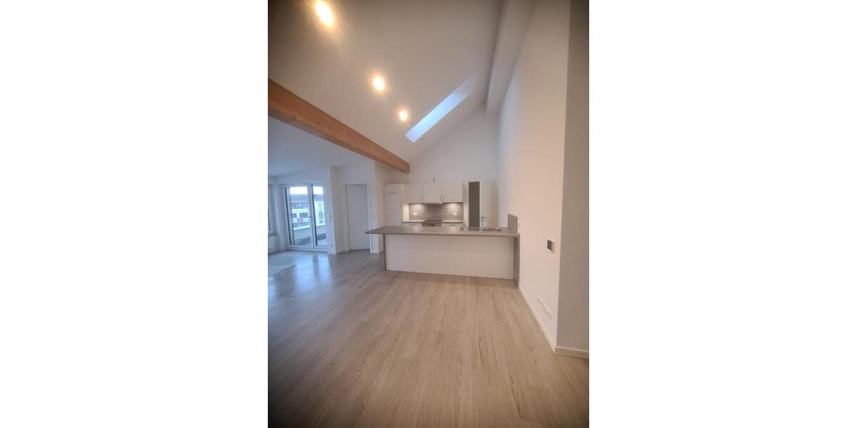 Dachgeschoßwohnung Weiden in der Oberpfalz - 3 Zimmer, 95 m&sup2;, 1.350&euro; | Angebot:24781194