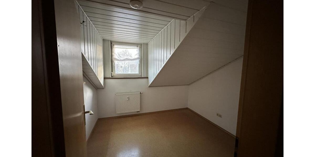 Dachgeschoßwohnung Plattling - 5 Zimmer, 75 m&sup2;, 650&euro; | Angebot:25650924