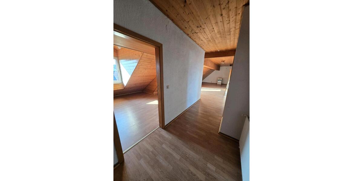 Dachgeschoßwohnung Kindenheim - 3 Zimmer, 85 m&sup2;, 700&euro; | Angebot:25256895