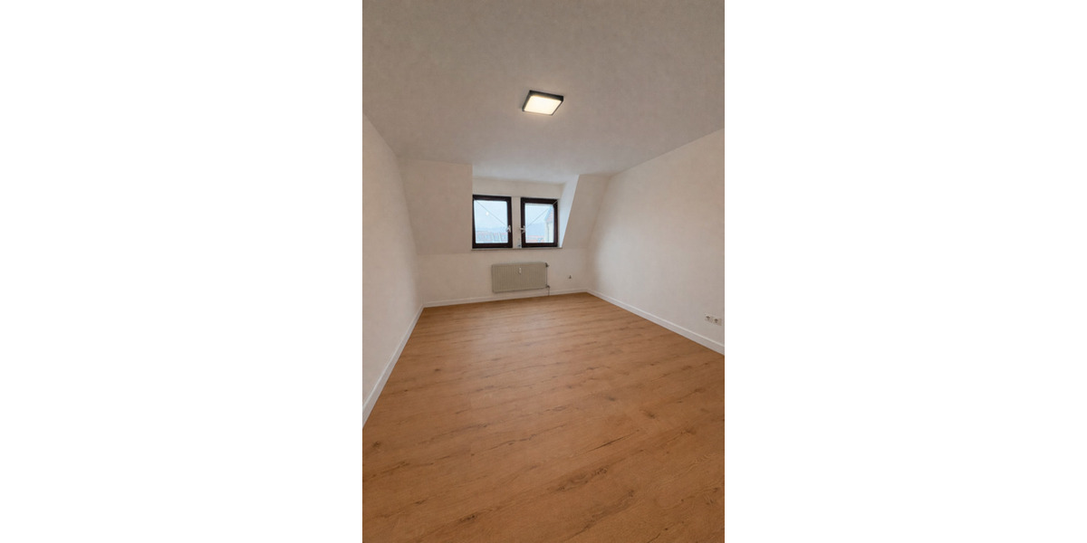 Dachgeschoßwohnung Ansbach - 3 Zimmer, 90 m&sup2;, 900&euro; | Angebot:24561694