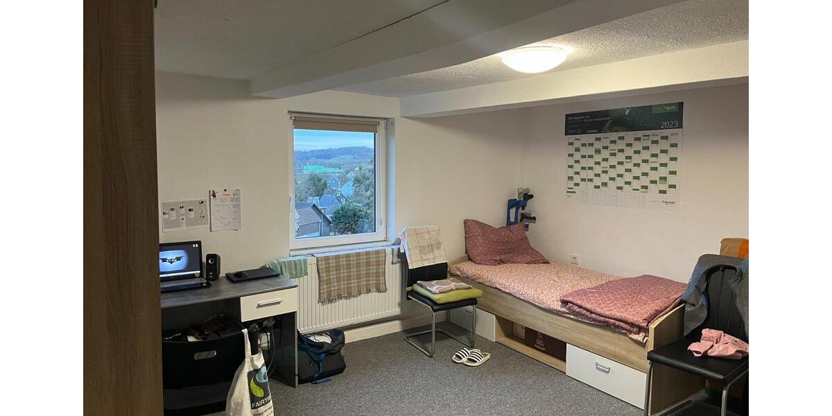 Dachgeschoßwohnung Wiehl - 1 Zimmer, 12 m&sup2;, 230&euro; | Angebot:25439080